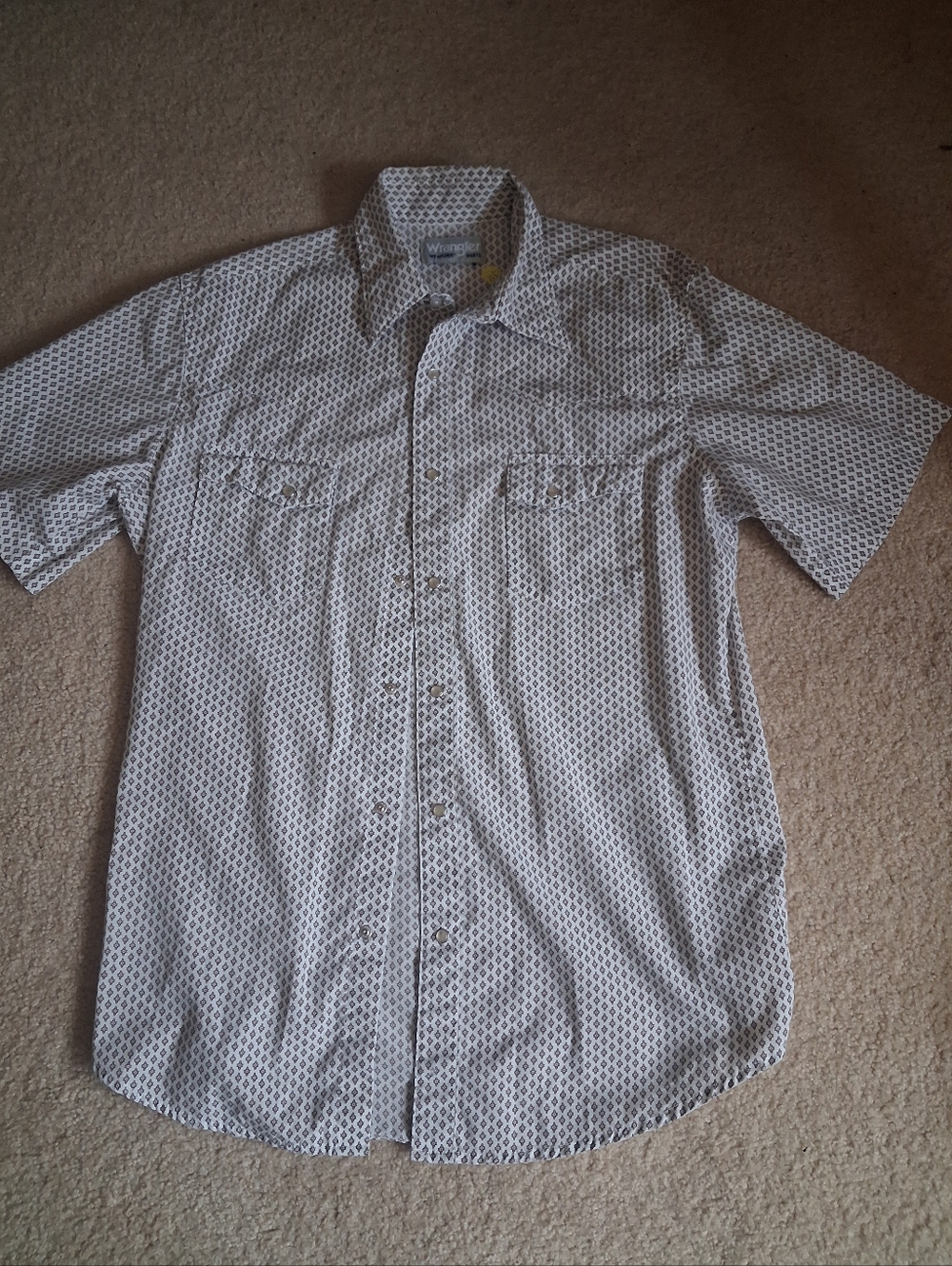 Wrangler White Short-Sleeve Button-Down with Navy Diamond Print
